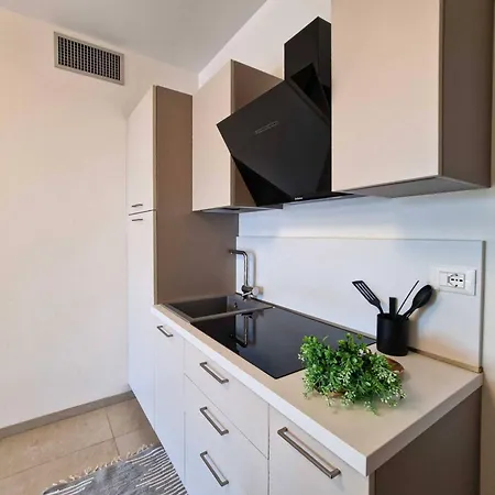 Modern With Stunning Seaview Terrace Daire *