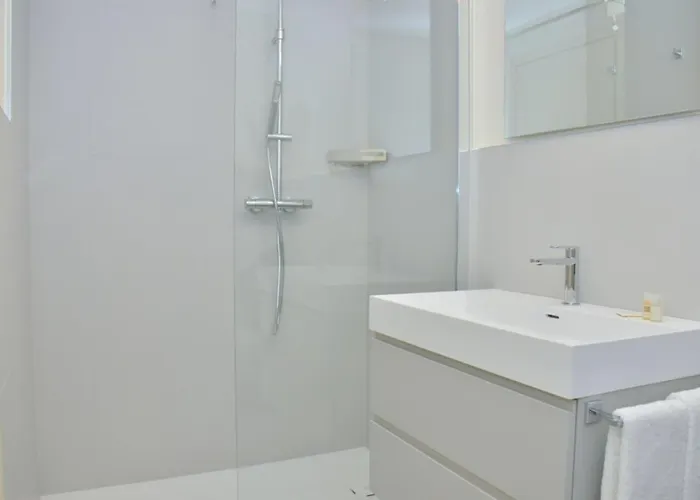 Modern With Stunning Seaview Terrace Lejlighed *